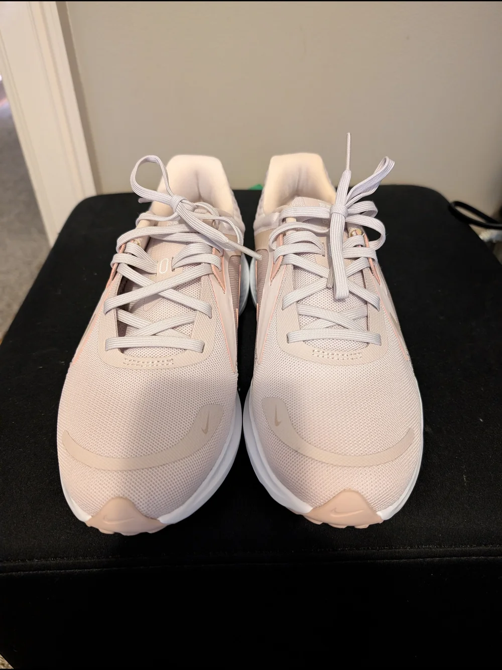 Nike Women’s Light Pink Mesh Running Sneakers - Picture 1 of 2